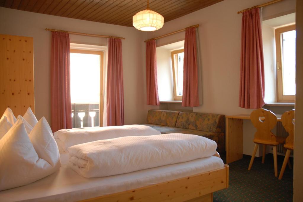 Hotel B&B Gasthof Zur Linde Rio di Pusteria Oda fotoğraf