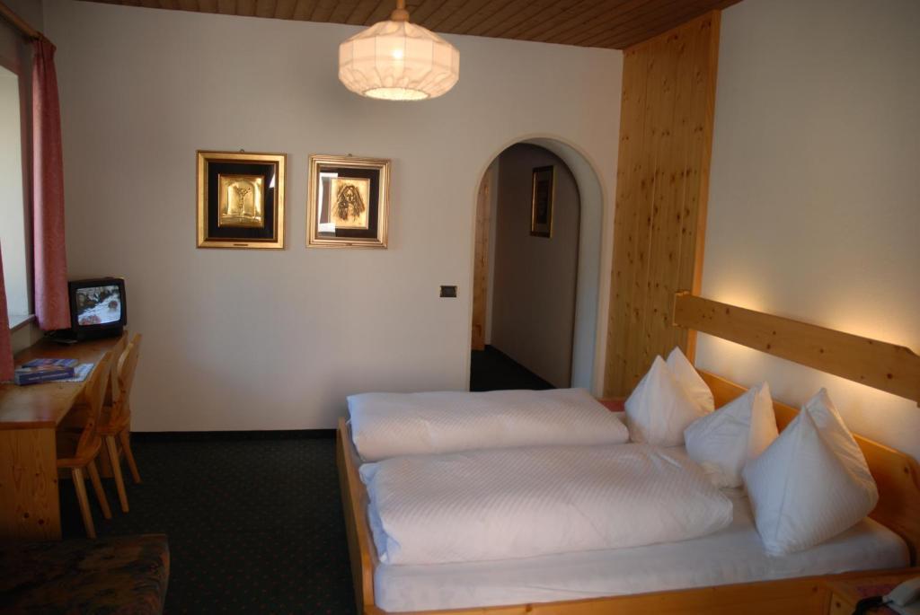 Hotel B&B Gasthof Zur Linde Rio di Pusteria Oda fotoğraf